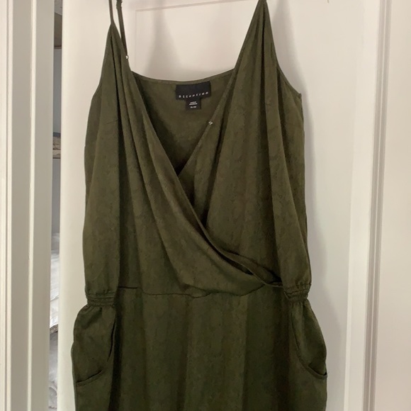 Attention Jumpsuit size Xl - Picture 7 of 9